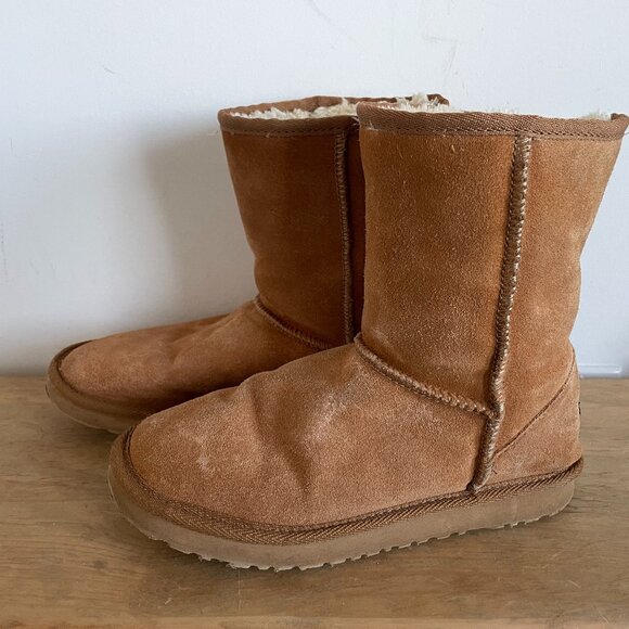Womens UGG Classic Short Boot Chestnut - Picture 1 of 6